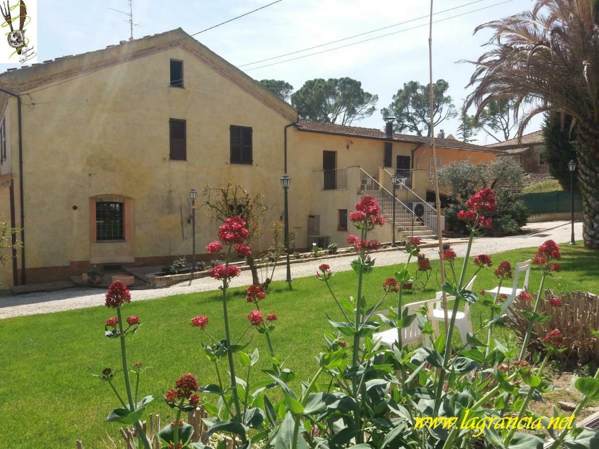 Penzion "La Grancia" Country House Treia Exteriér fotografie
